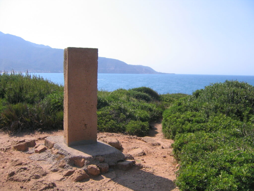 Visiter la Stèle d Albert Camus a Tipaza avec Algérie Tours