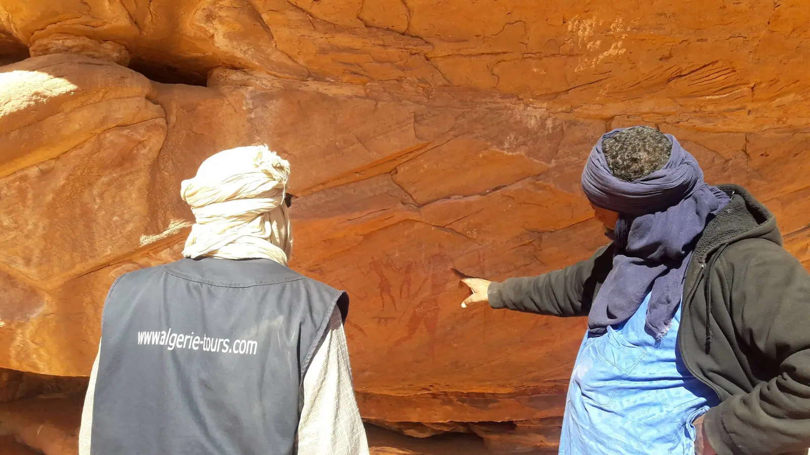 voyage algérie à Djanet deux guides de l'agence algerie tours