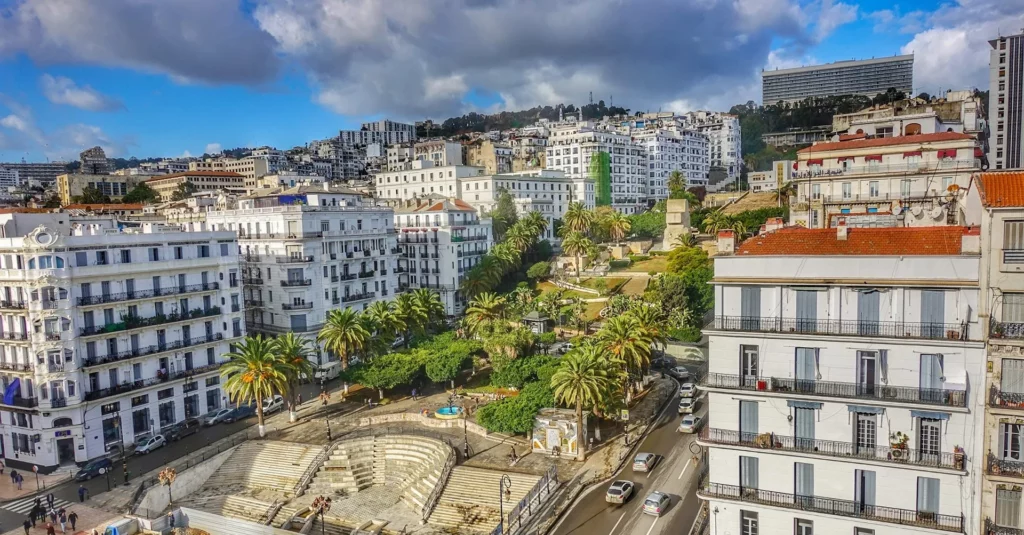 Boulevard Mohamed Khemisti au centre d'Alger, Algérie