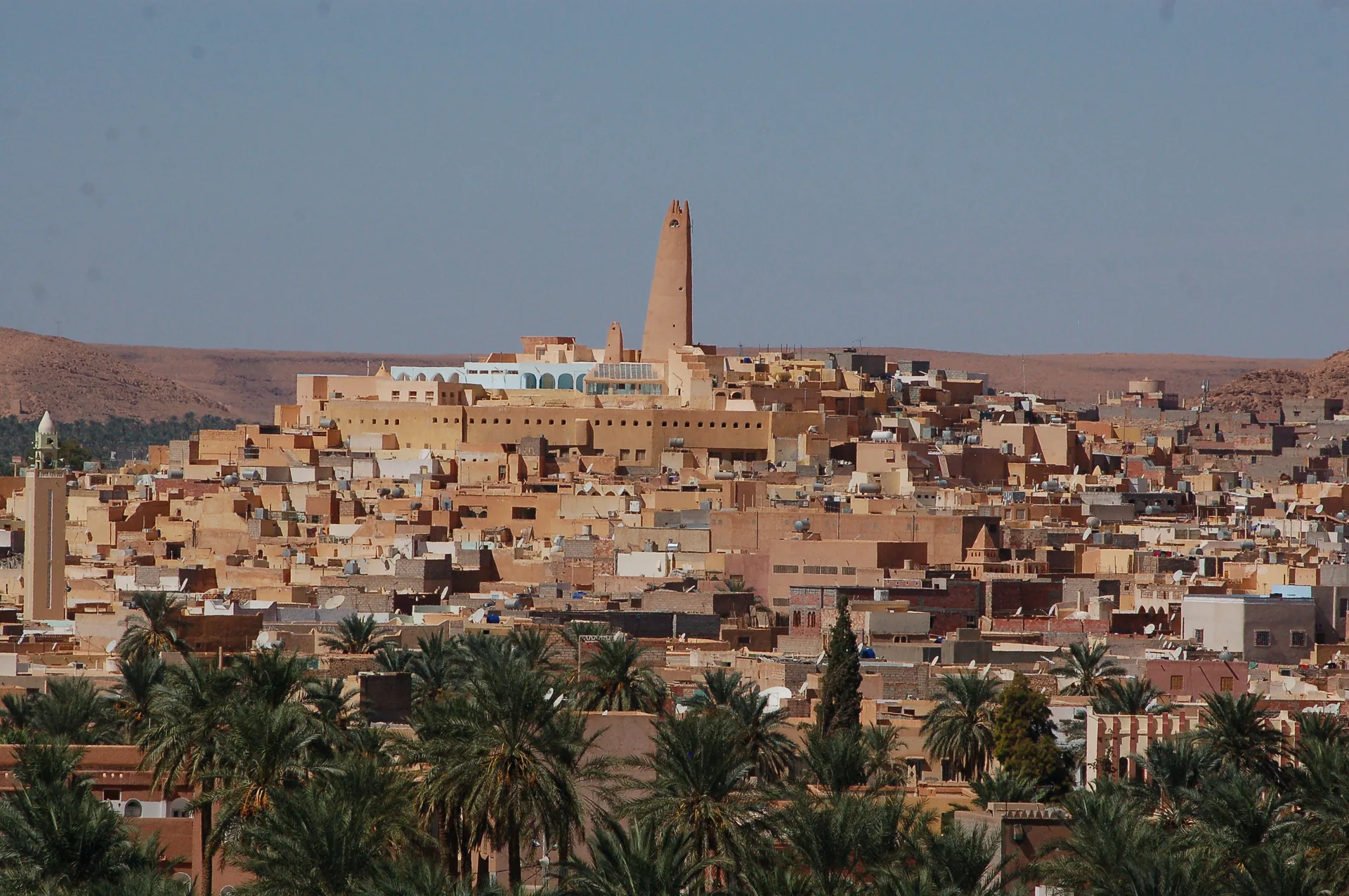 Vue sur Ghardaïa et sa mosquée, Algérie