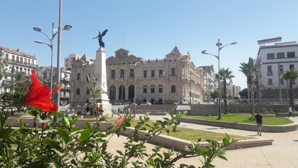 Place du 1er Novembre et théâtre d'Oran, Algérie