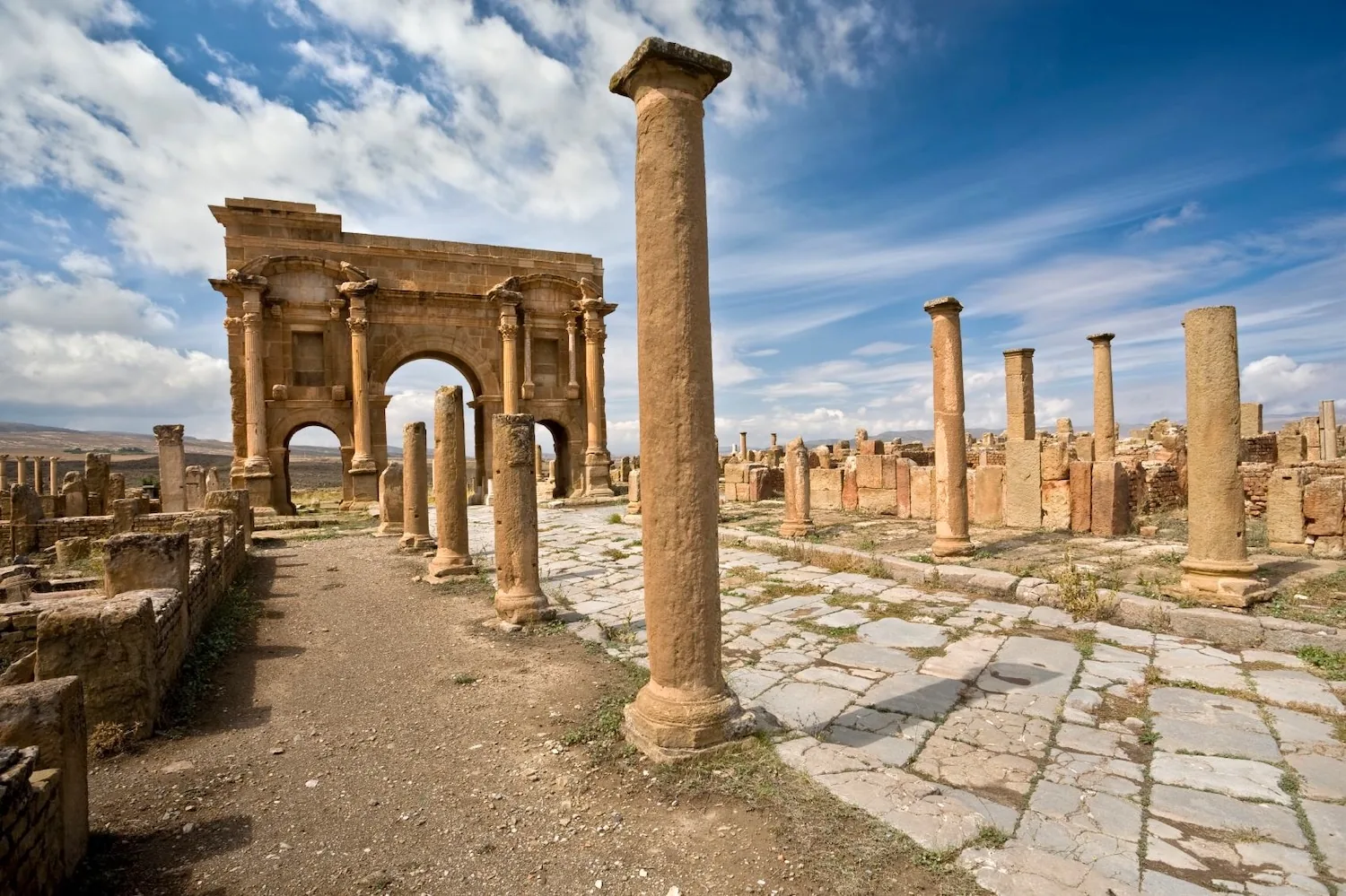 Détail de l'arc de Trajan à Timgad, Algérie