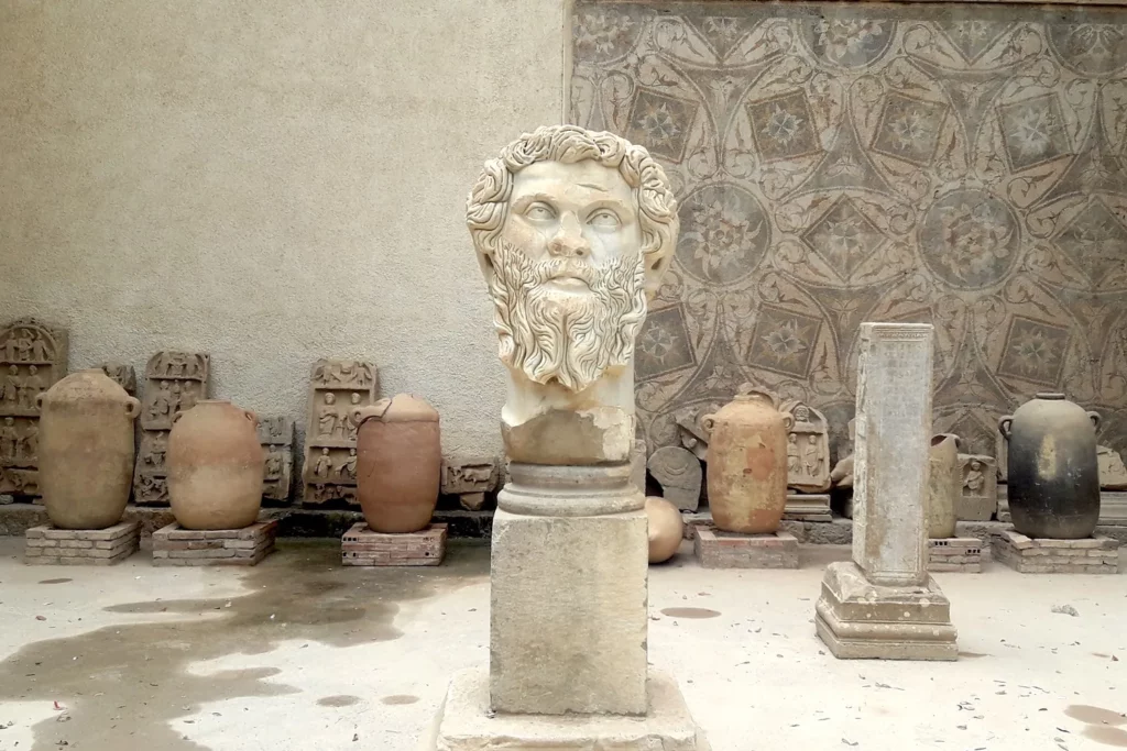 Buste antique au musée de Djémila, Algérie