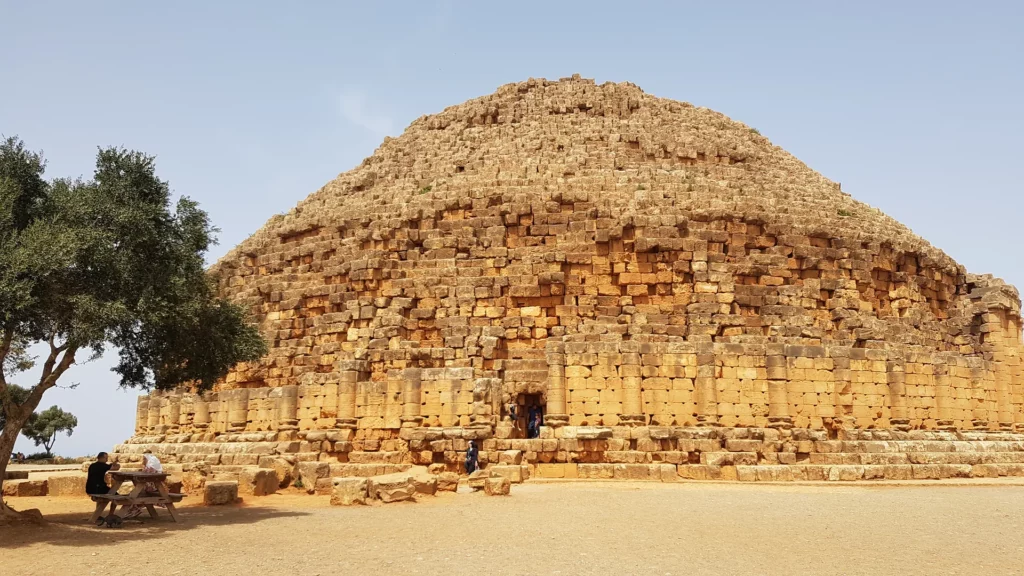 Le Tombeau de la Chrétienne près de Tipaza, Algérie
